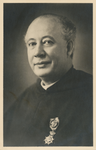 716401 Portretfoto van pater Sebastianus van Nuenen (1898-1966), pastoor van de St.-Augustinusparochie (1932-1946) te ...